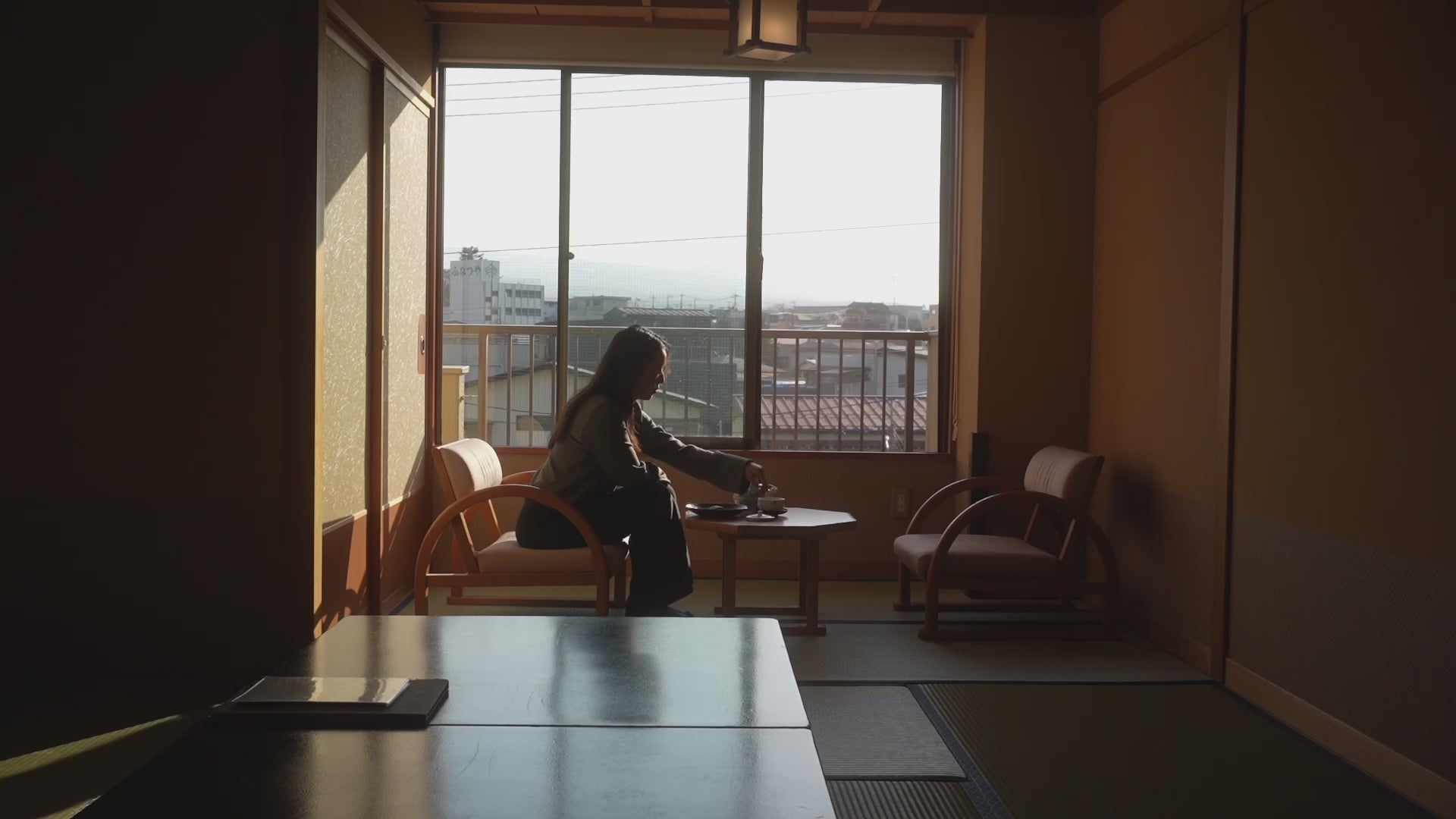 Video laden: YUMESAI-groene-thee-in-japan-ceremonial-grade-premium-tatami-japans-asian-matcha-latte-thee-ceremonie